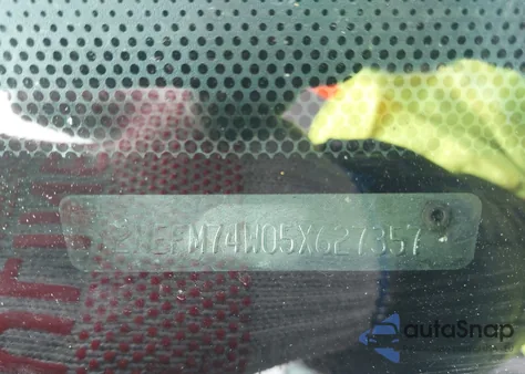 2005 Mercury Grand Marquis Gs z USA, uszkodzony, nr VIN 2MEFM74W05X627357